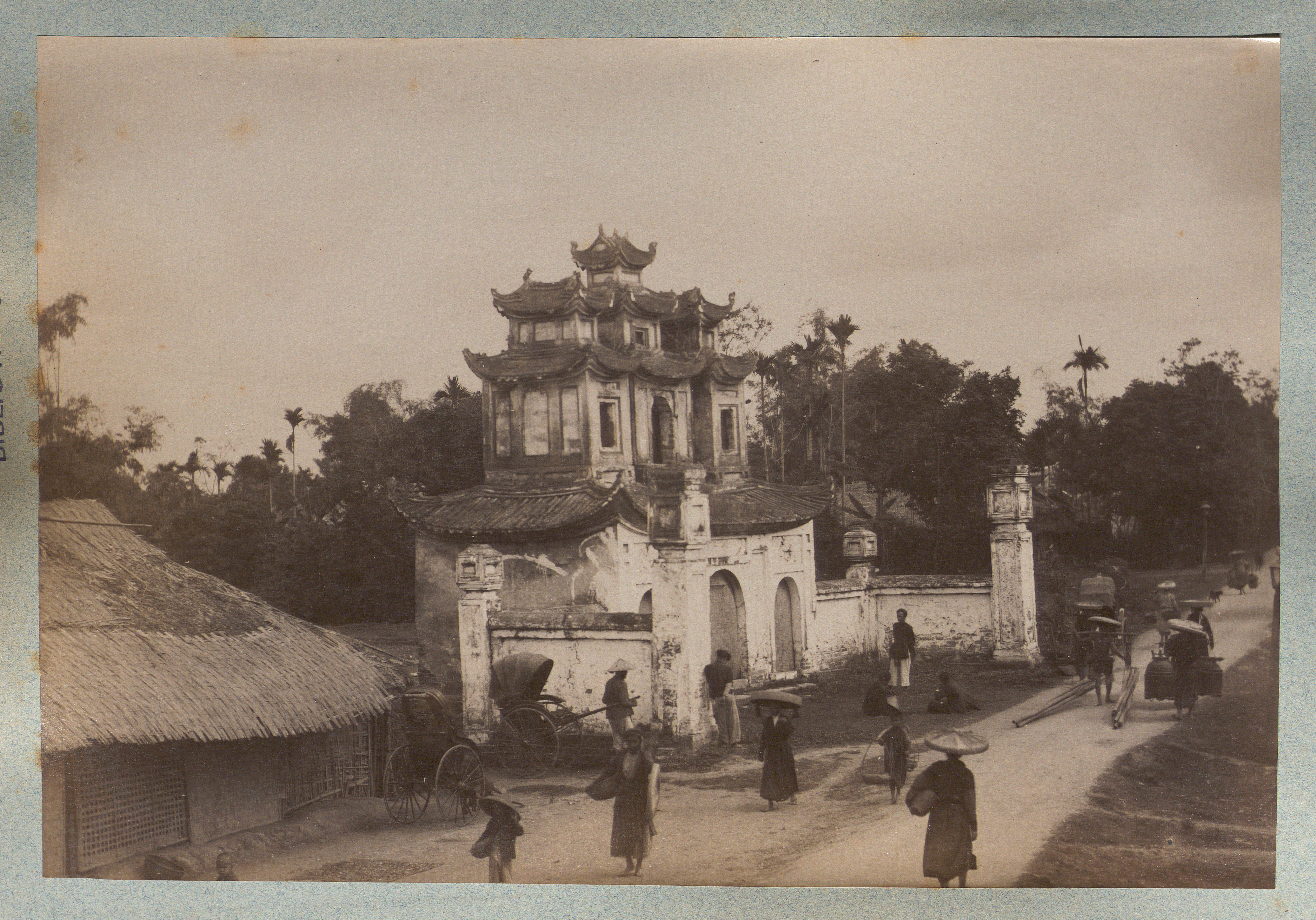 Chùa Hàm Long, khoảng năm 1890, chụp bởi François-Henri Schneider chụp bởi 