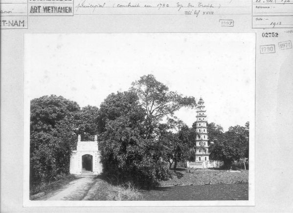 Cổng chính, chụp năm 1913 (Nguồn EFEO) 