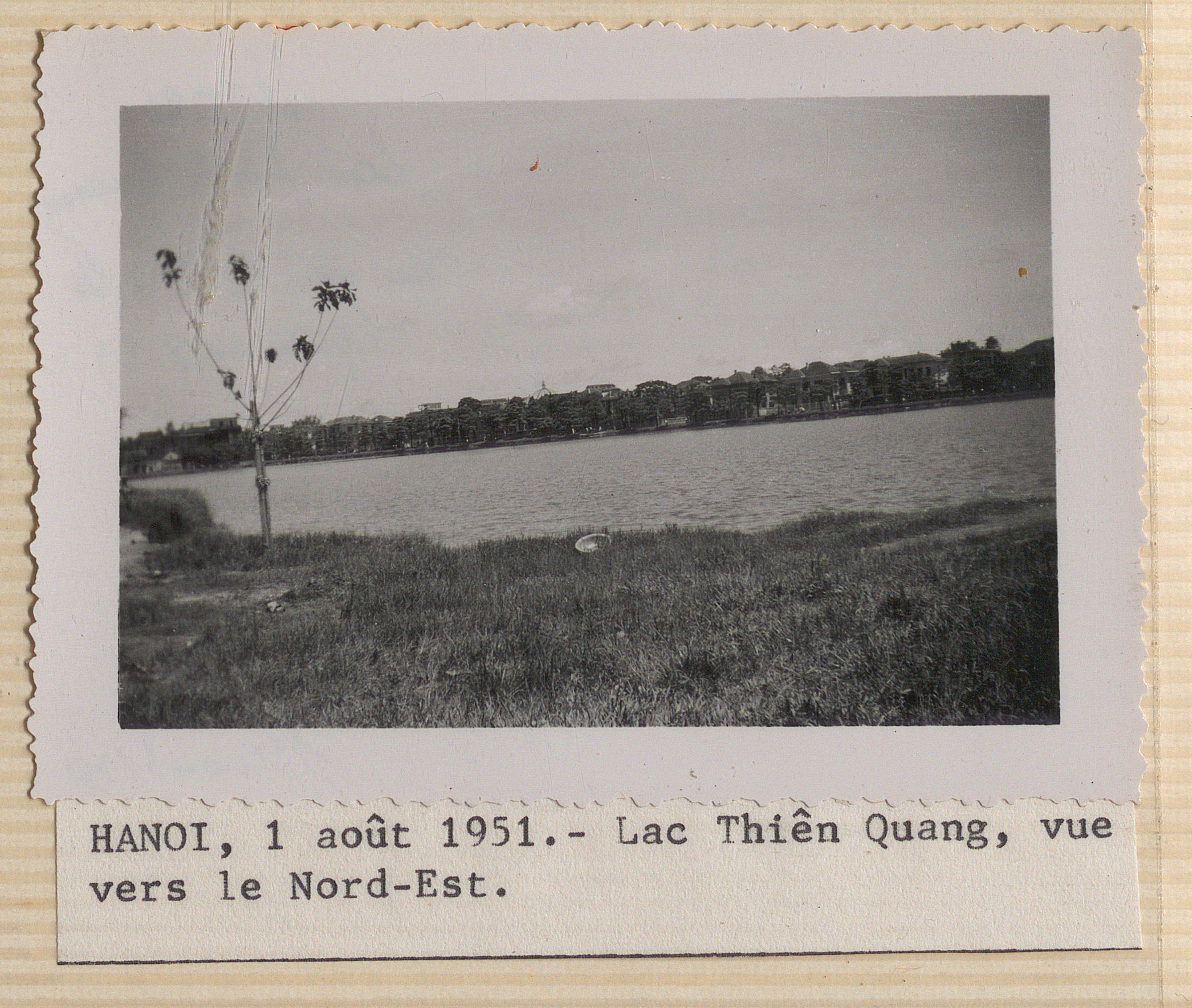 Hồ Thiền Quang nhìn từ hướng Đông Bắc (1951) - Georges Azambre