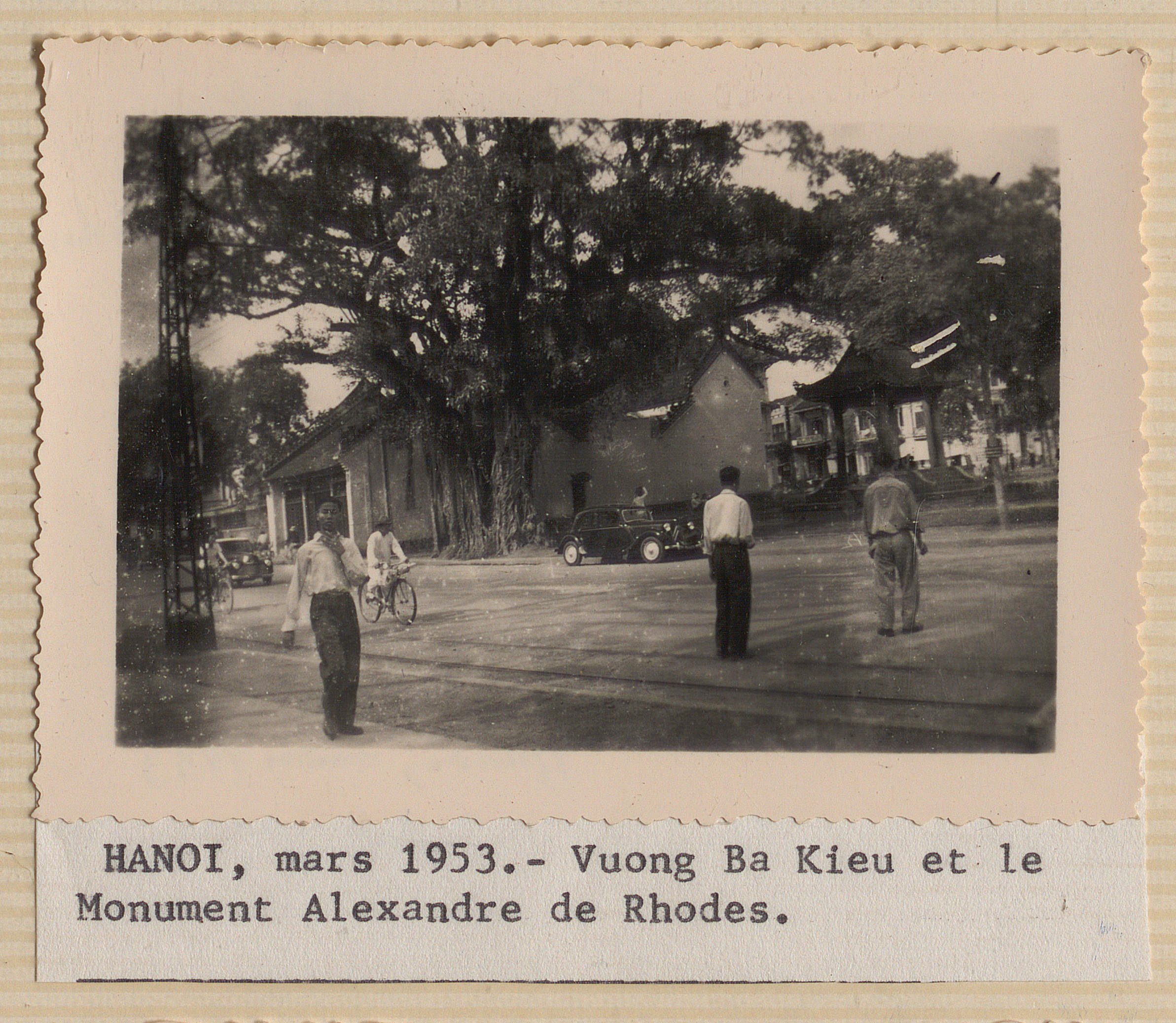 Tiêu đề gốc: Đền Bà Kiệu và công trình tưởng niệm Alexandre de Rhodes - Georges Azambre (1953)