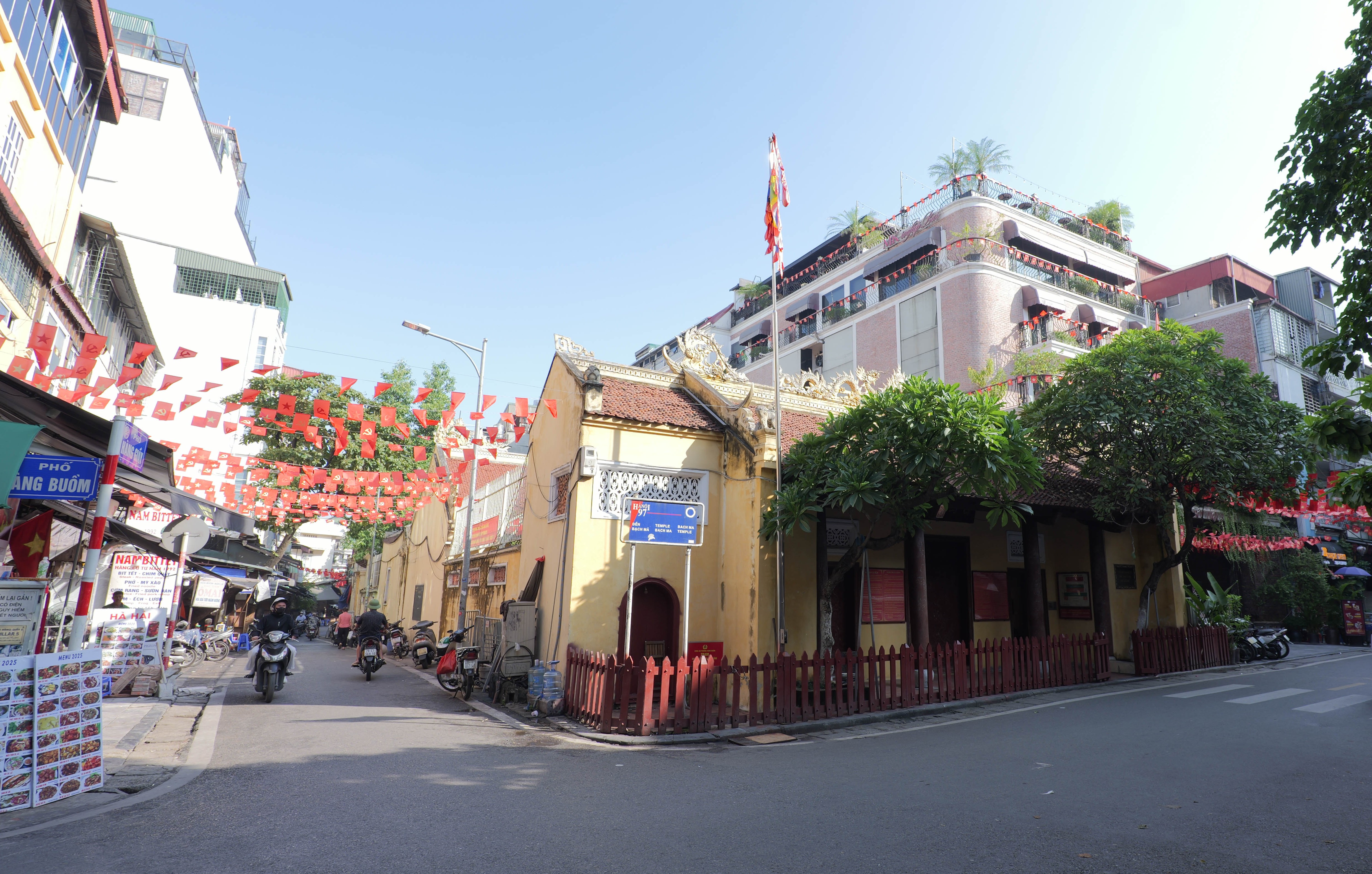 Đền Bạch Mã - Trấn Đông