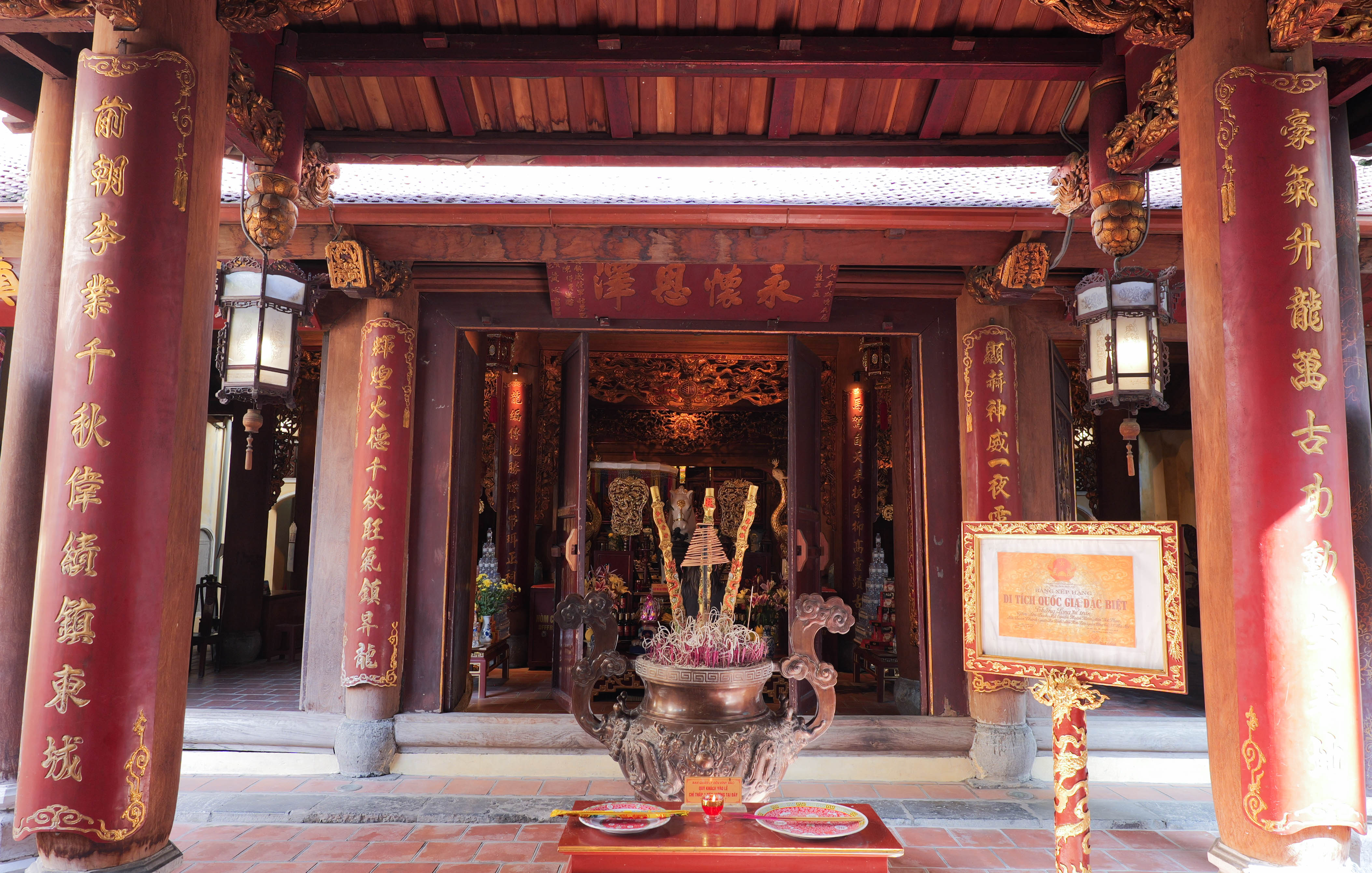 Đền Bạch Mã - Trấn Đông
