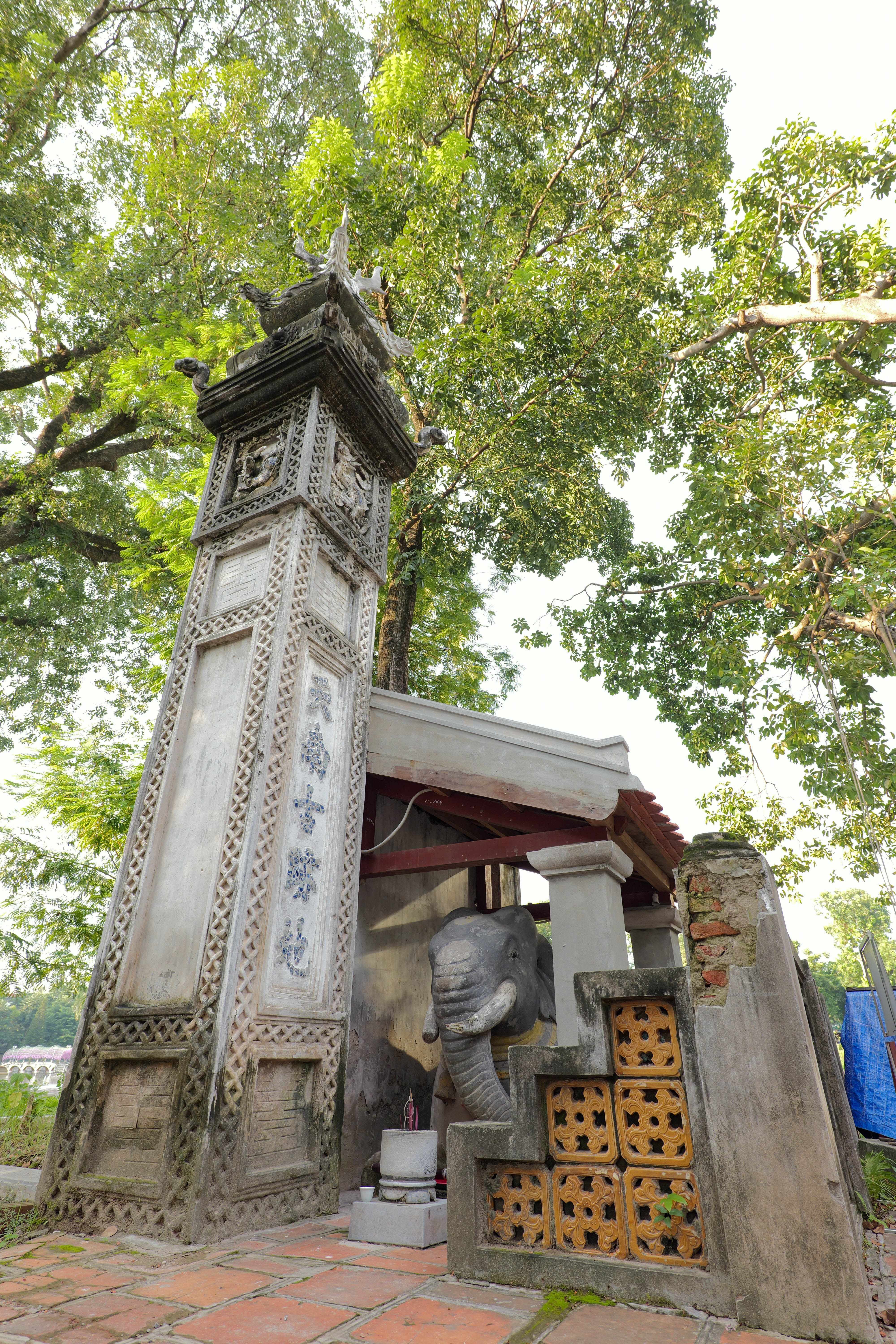 Đền Voi Phục - Trấn Tây