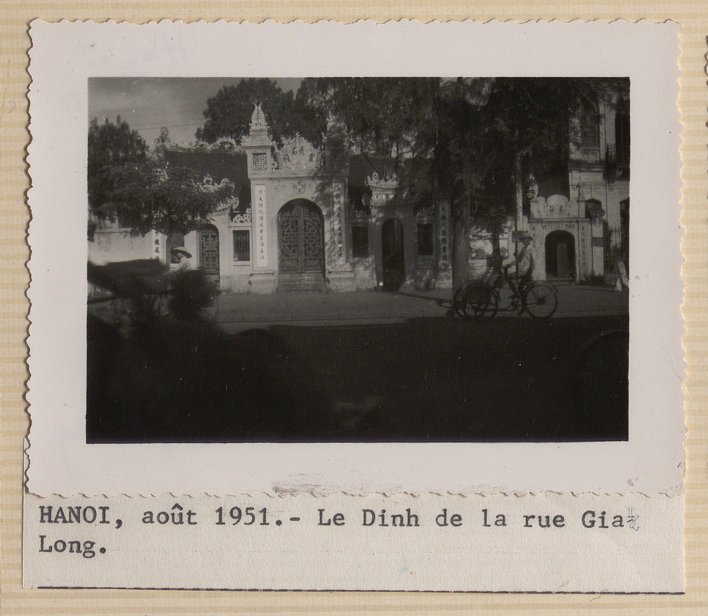 Tiêu đề gốc: Đình trên phố Gia Long - Georges Azambre (1951)