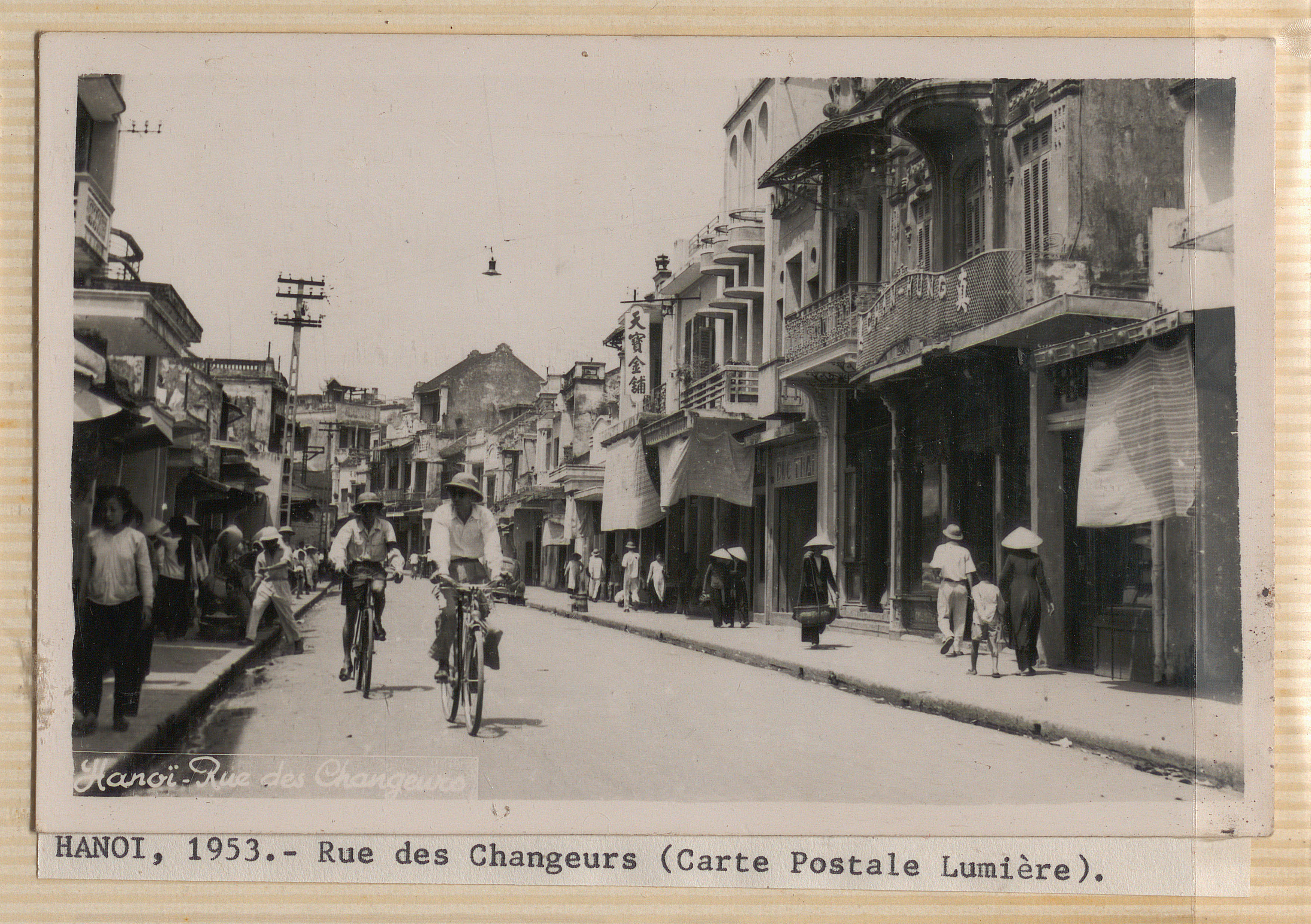 Phố Hàng Bạc - 1953 (Nguồn: Humazur)